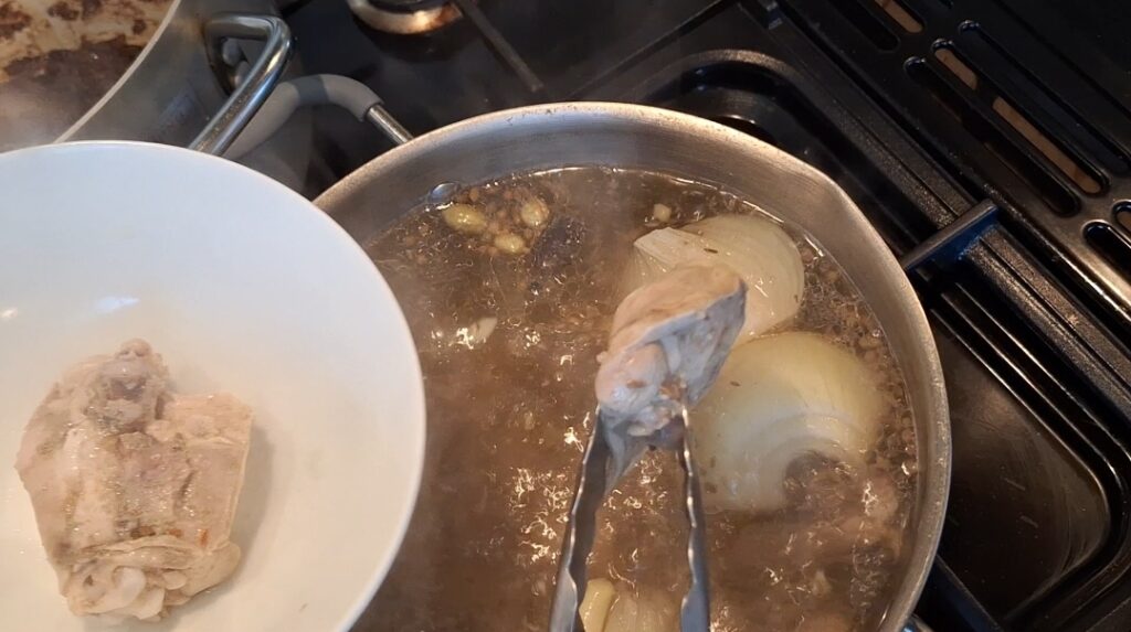 Removing chicken from yakhni