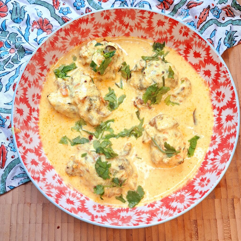 Punjabi kadhi and pakoras