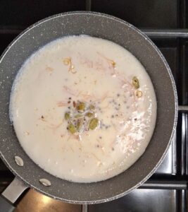 Milk and vermicelli brought to boil