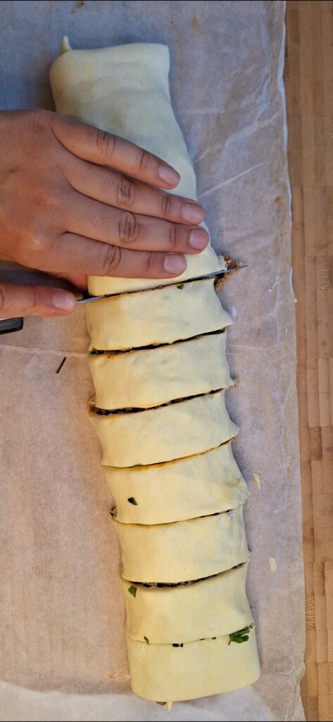 Cutting rounds in puff pastry