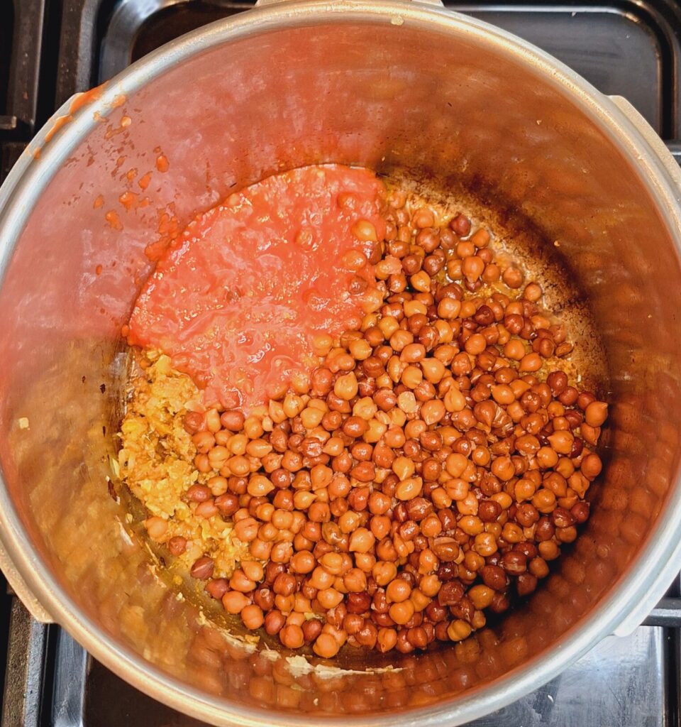 Add kala chana, tomatoes and green chillies
