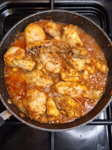 Brown chicken in masala