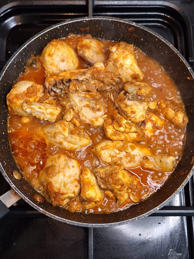 Brown chicken in masala
