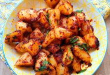 Khatte aloo close up