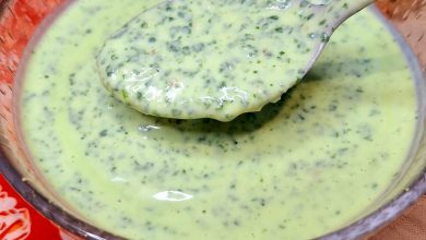 Fresh green chutney for snacks