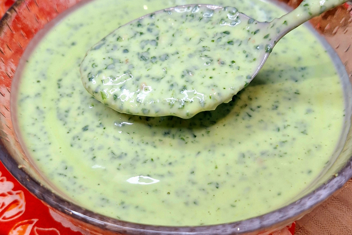 Fresh green chutney for snacks