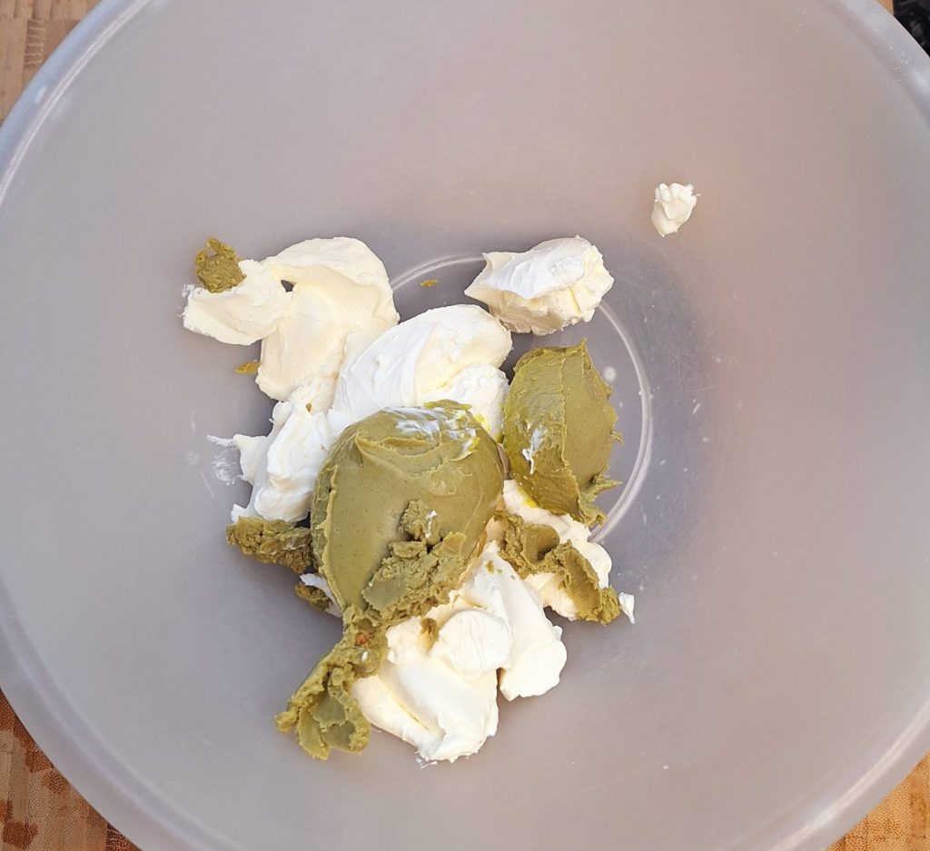 Cream cheese and pistachio cream