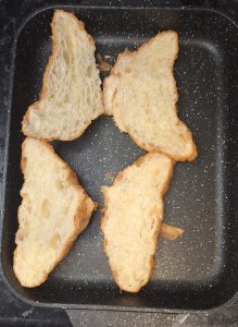 Prepare the croissants
