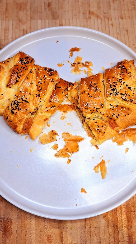Spicy cheesy mince lamb pie